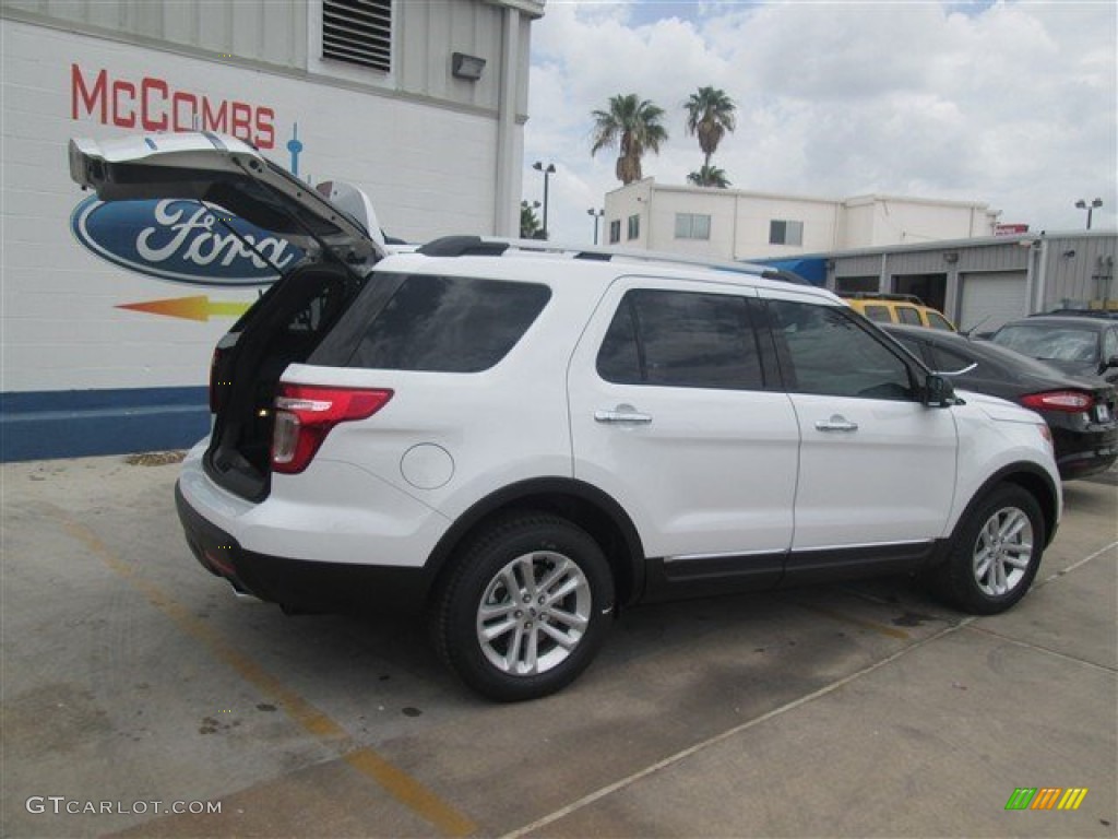 2014 Explorer XLT - Oxford White / Charcoal Black photo #13