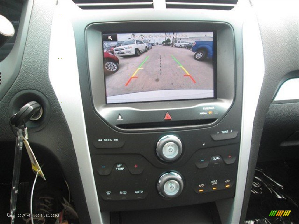 2014 Explorer XLT - Oxford White / Charcoal Black photo #14