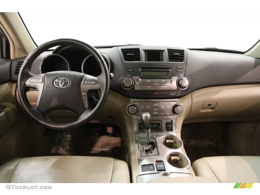 2010 Toyota Highlander SE Dashboard Photos