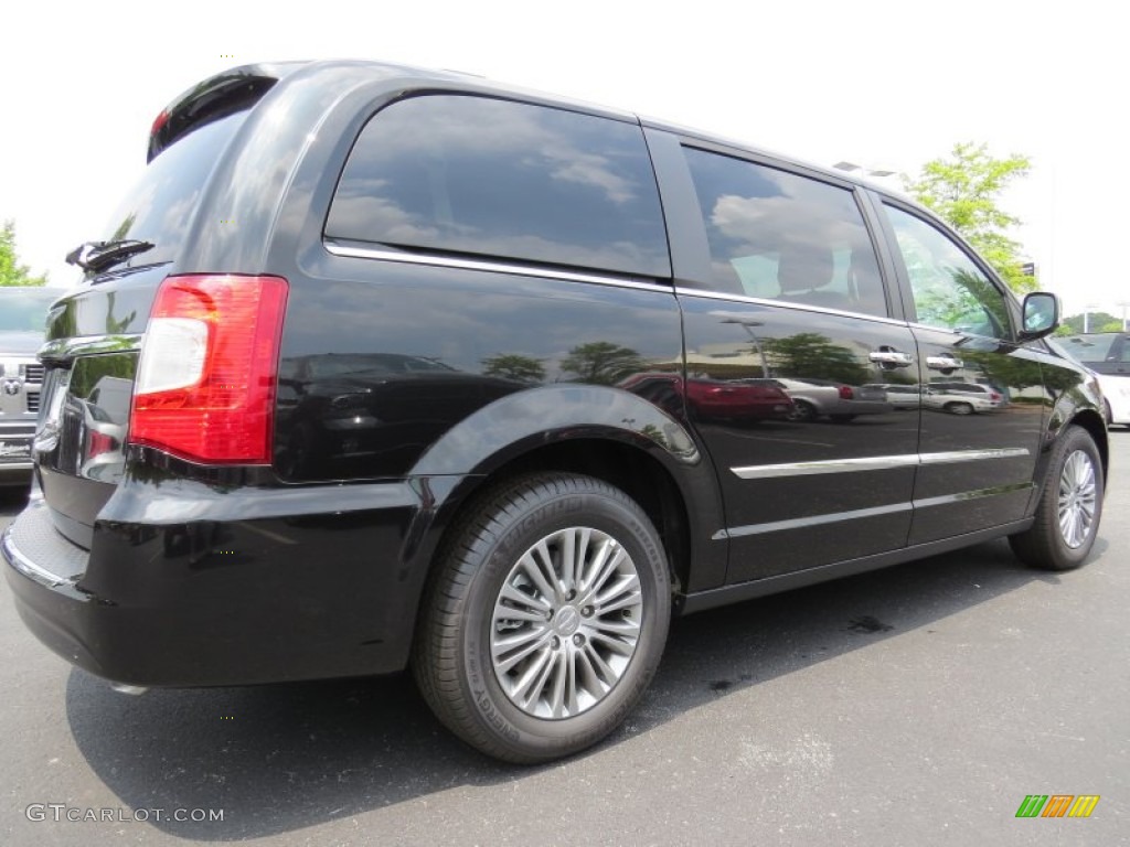 2014 Town & Country Touring-L - Brilliant Black Crystal Pearl / Dark Frost Beige/Medium Frost Beige photo #3