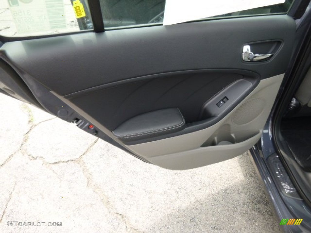 2015 Kia Forte EX Gray Two Tone Door Panel Photo #94715061