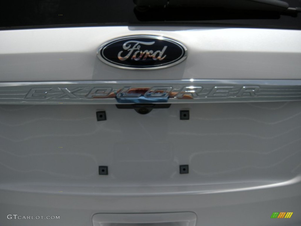 2014 Explorer XLT - White Platinum / Charcoal Black photo #14