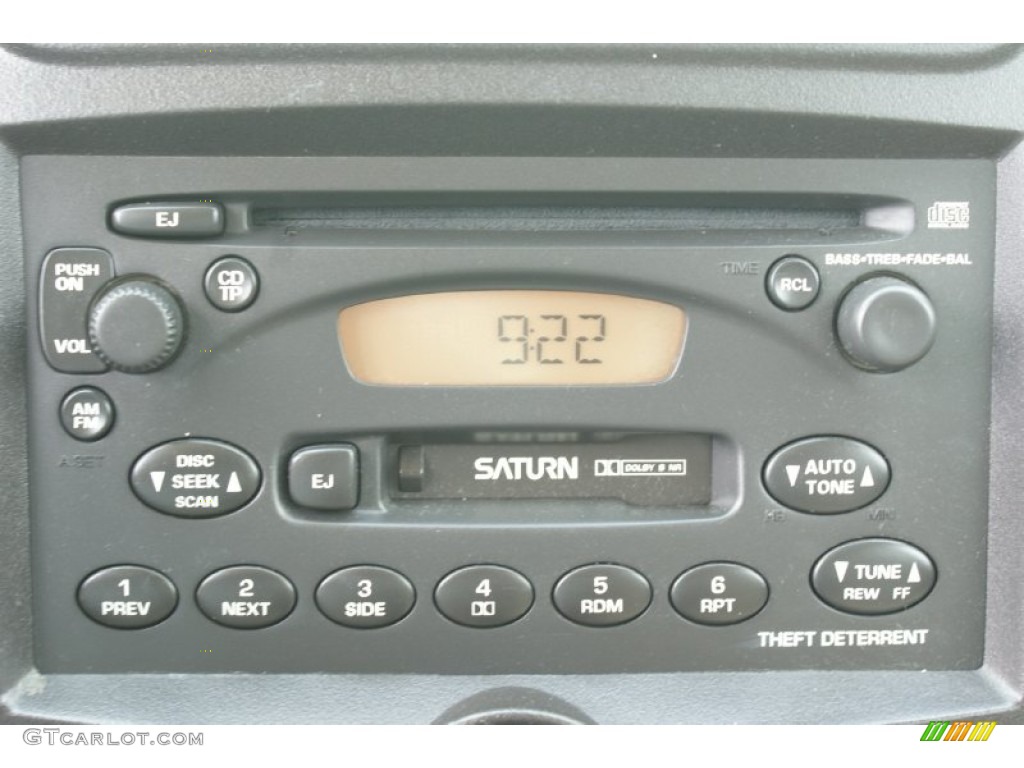 2003 Saturn VUE V6 Audio System Photos