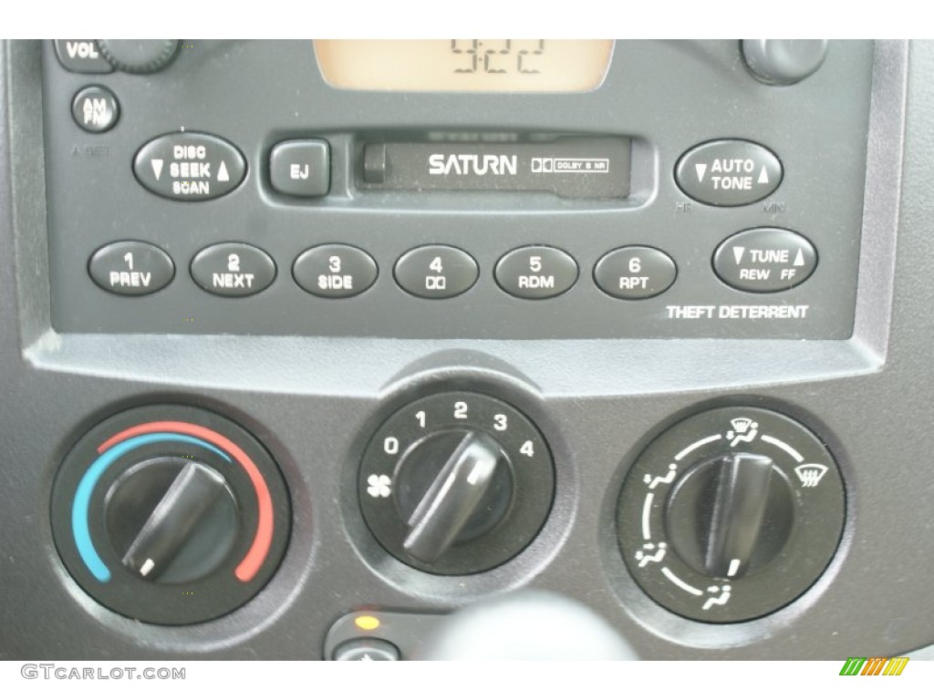 2003 Saturn VUE V6 Controls Photos