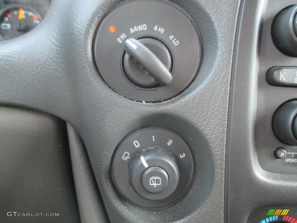 2002 TrailBlazer LTZ 4x4 - Majestic Red Metallic / Dark Pewter photo #10