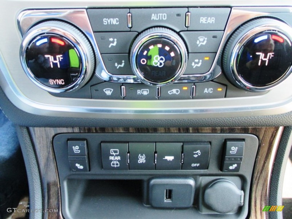 2015 GMC Acadia Denali AWD Controls Photo #94724292