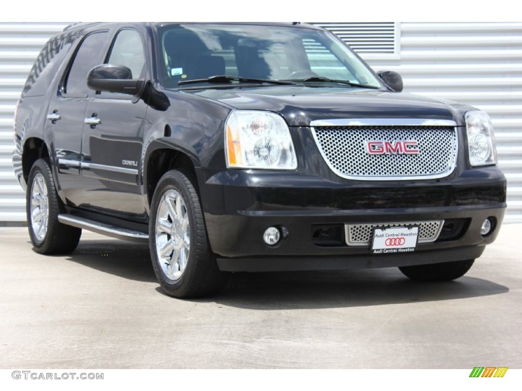 Carbon Black Metallic GMC Yukon