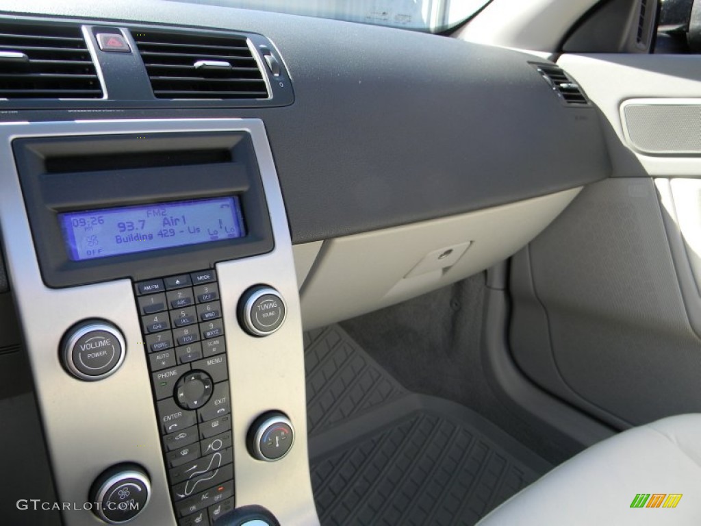 2009 C70 T5 Convertible - Solid Black / Calcite photo #21
