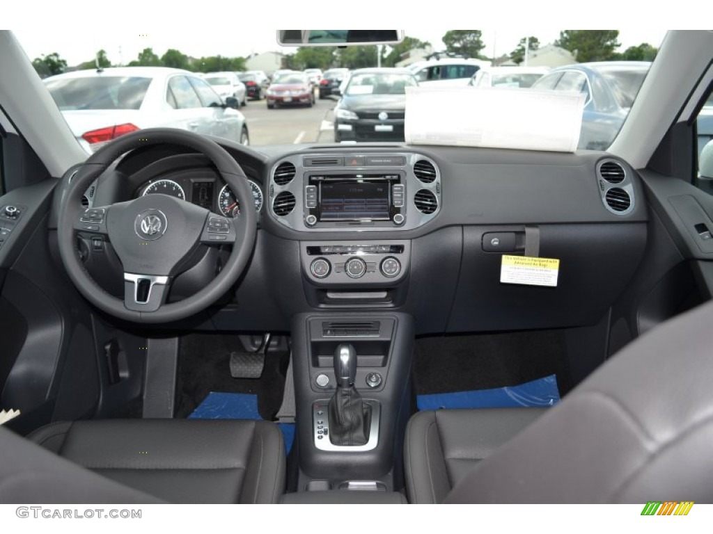 2014 Volkswagen Tiguan SE 4Motion Black Dashboard Photo #94734751