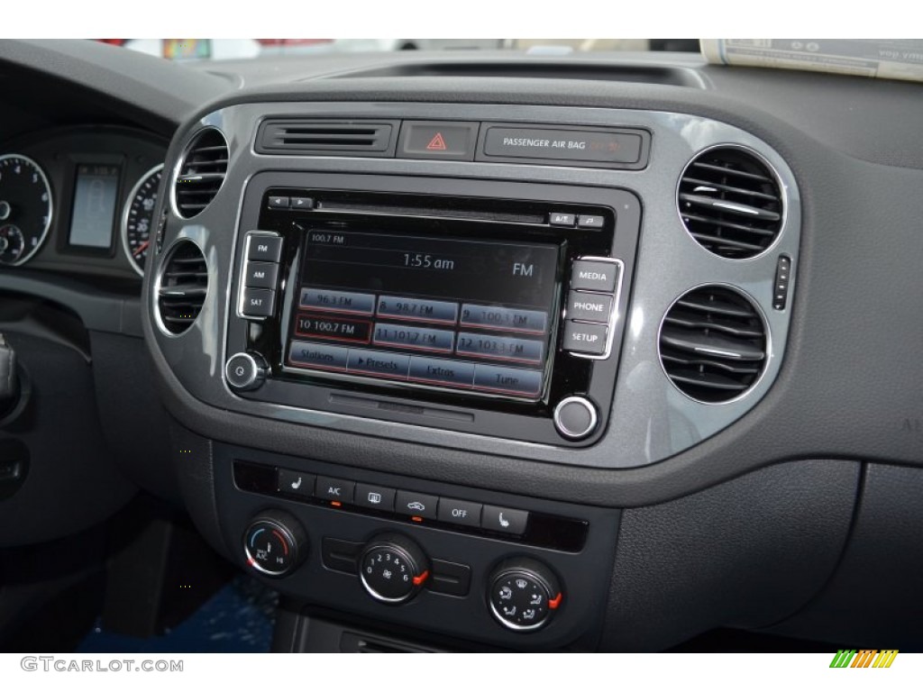 2014 Tiguan SE 4Motion - Candy White / Black photo #8