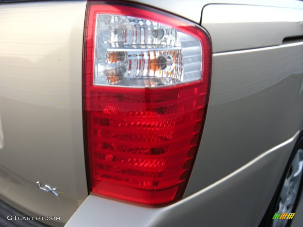 2008 Sedona LX - Sunset Gold Metallic / Beige photo #16