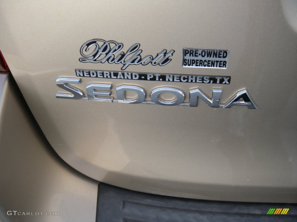 2008 Sedona LX - Sunset Gold Metallic / Beige photo #18