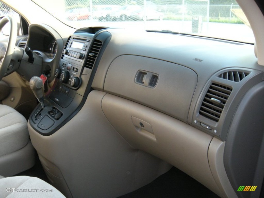 2008 Sedona LX - Sunset Gold Metallic / Beige photo #24