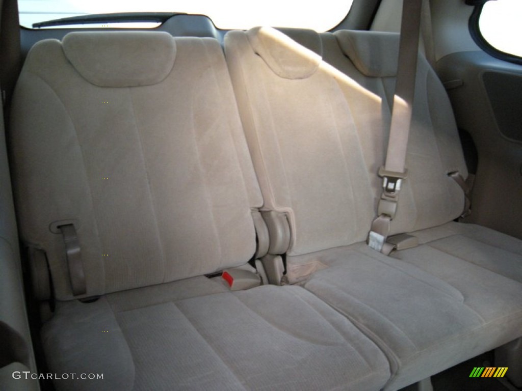 2008 Sedona LX - Sunset Gold Metallic / Beige photo #27