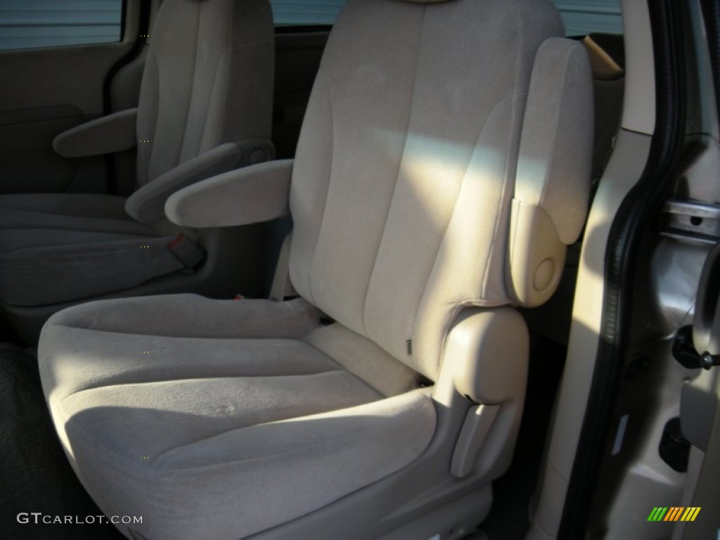 2008 Sedona LX - Sunset Gold Metallic / Beige photo #29