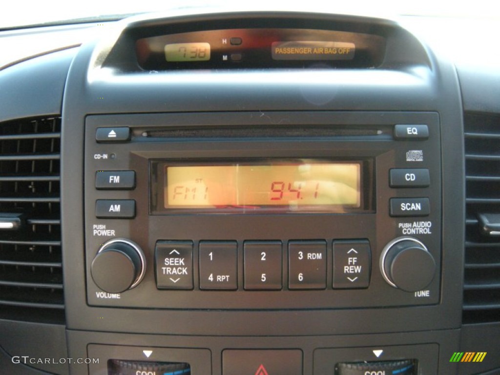 2008 Sedona LX - Sunset Gold Metallic / Beige photo #36