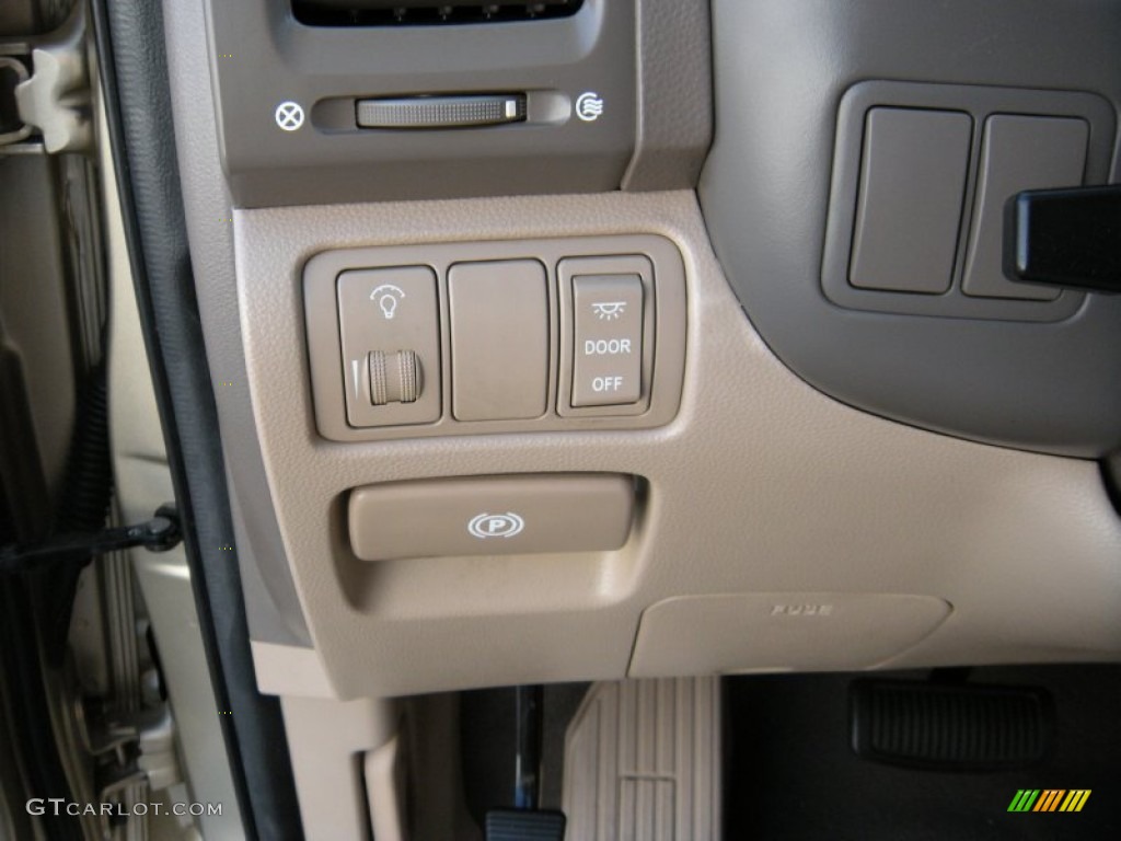 2008 Sedona LX - Sunset Gold Metallic / Beige photo #42