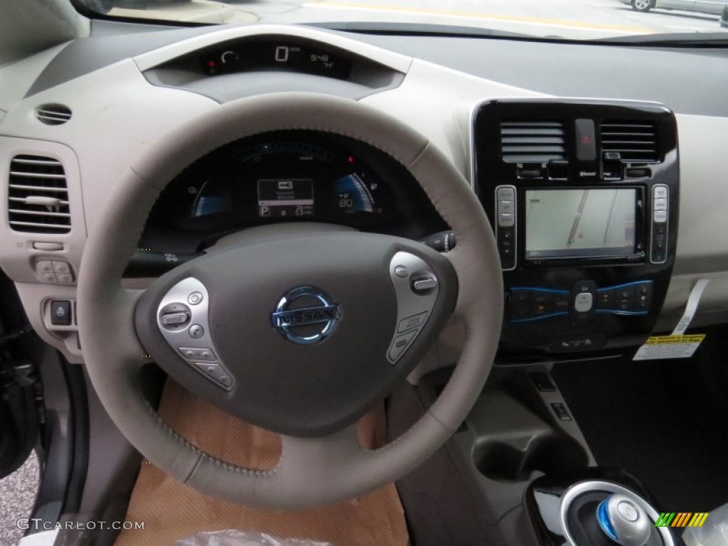 2014 Nissan LEAF SV Dashboard Photos