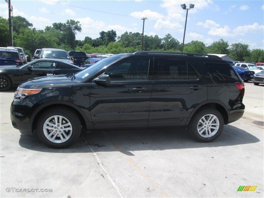 2015 Explorer FWD - Tuxedo Black / Medium Light Stone photo #3