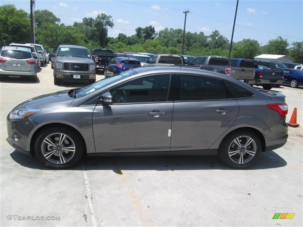 2014 Focus SE Sedan - Sterling Gray / Charcoal Black photo #3