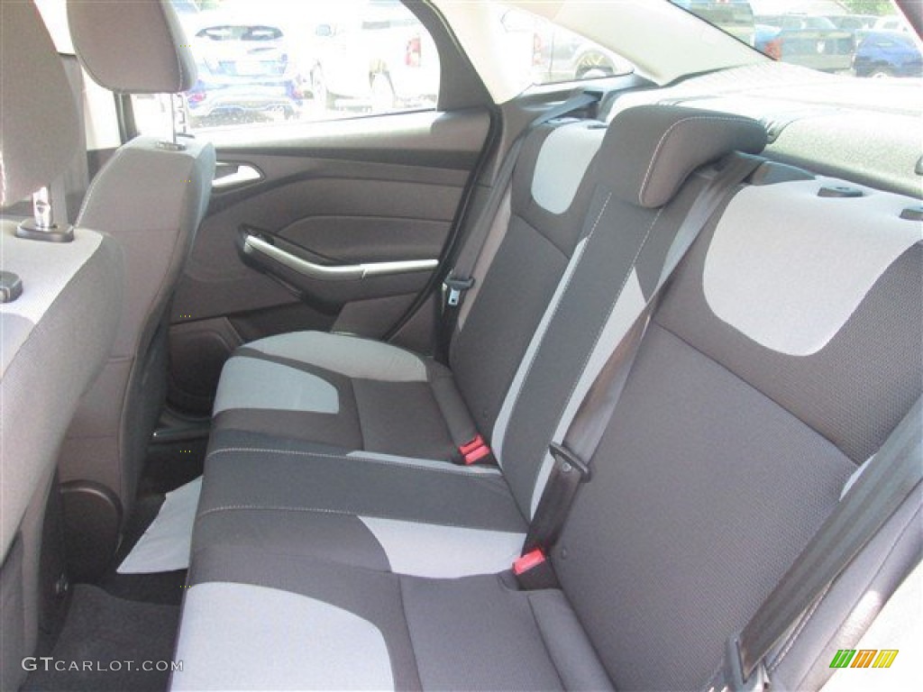 2014 Focus SE Sedan - Sterling Gray / Charcoal Black photo #12