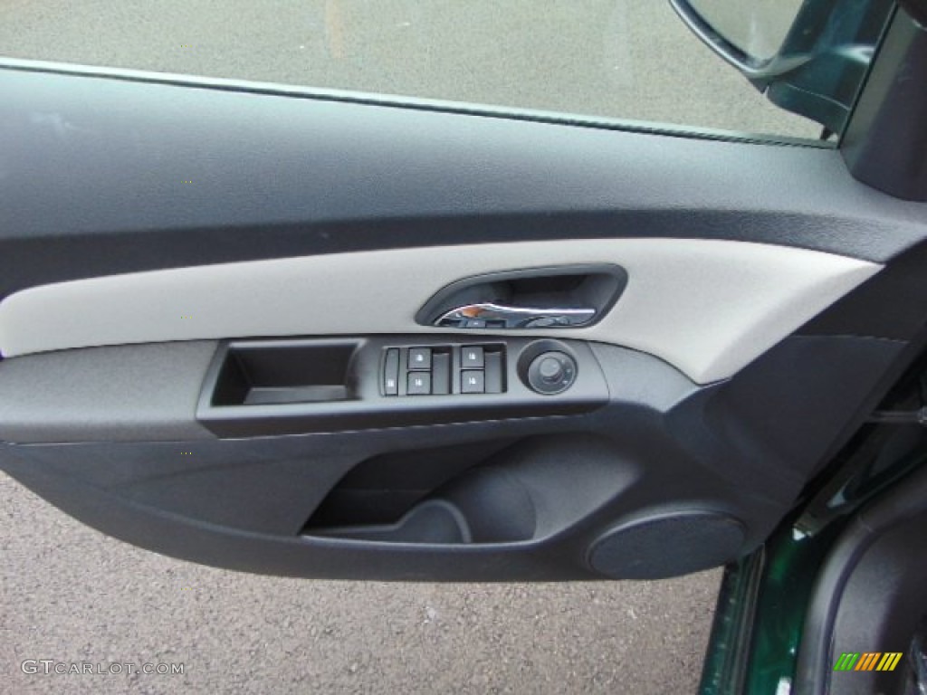 2014 Cruze LS - Rainforest Green Metallic / Jet Black/Medium Titanium photo #7