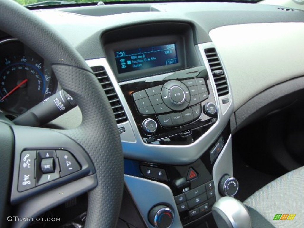 2014 Cruze LS - Rainforest Green Metallic / Jet Black/Medium Titanium photo #11