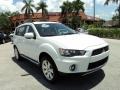 Diamond White Pearl 2010 Mitsubishi Outlander SE