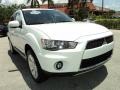 Diamond White Pearl - Outlander SE Photo No. 2