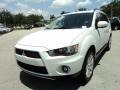 Diamond White Pearl - Outlander SE Photo No. 14