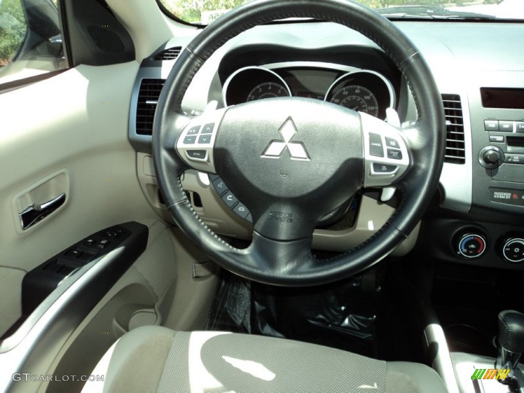 2010 Mitsubishi Outlander SE Steering Wheel Photos