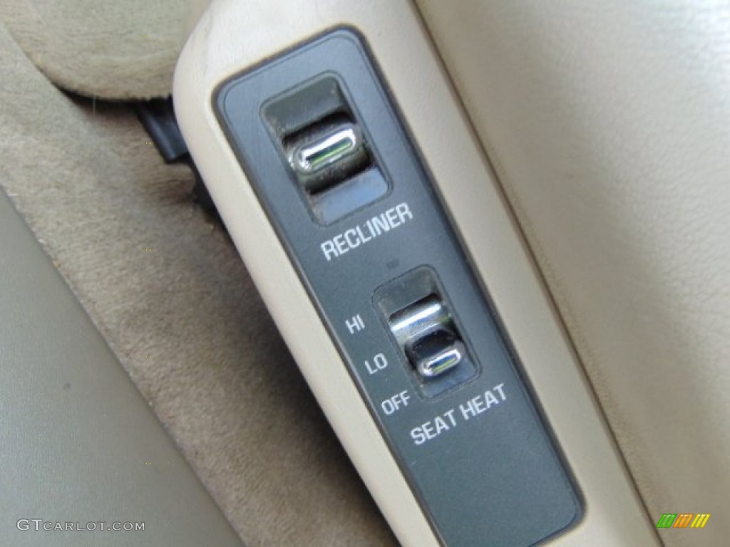 1996 Cadillac DeVille Sedan Controls Photo #94786614