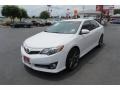 2014 Super White Toyota Camry SE  photo #3