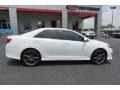 Super White - Camry SE Photo No. 8