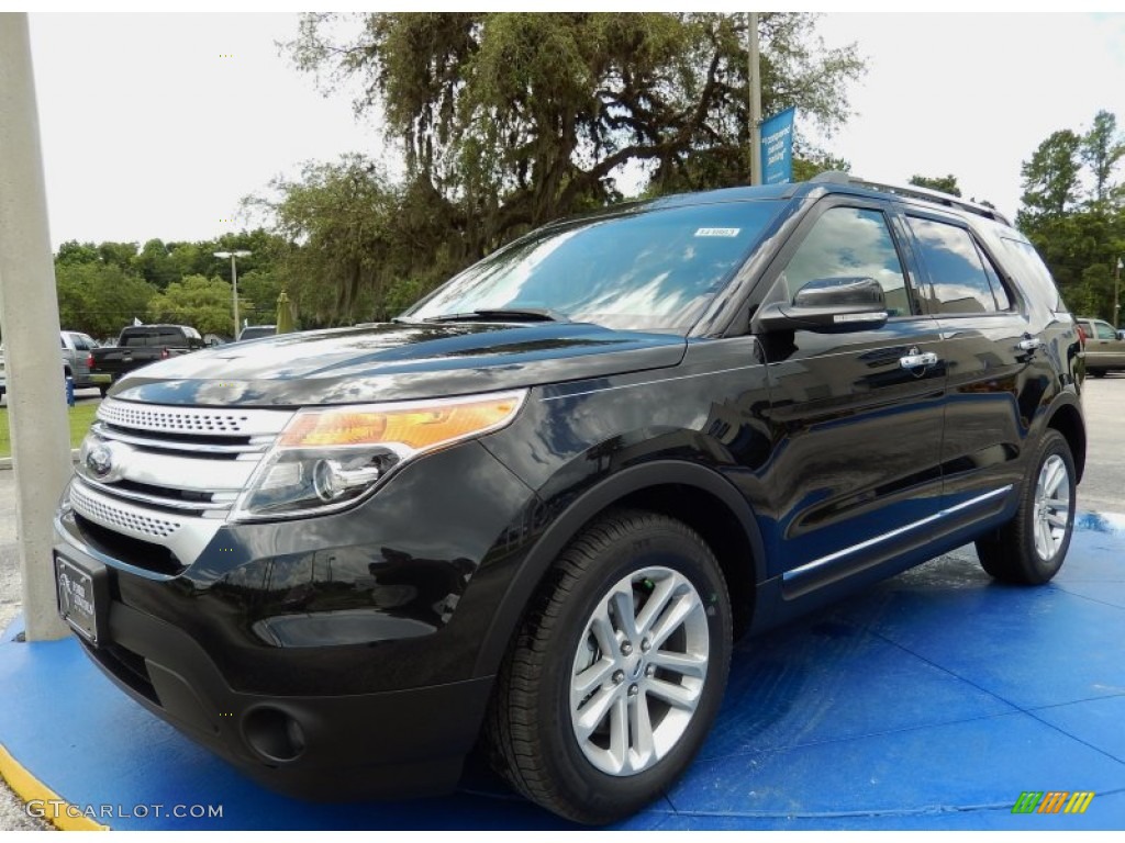 Tuxedo Black Ford Explorer