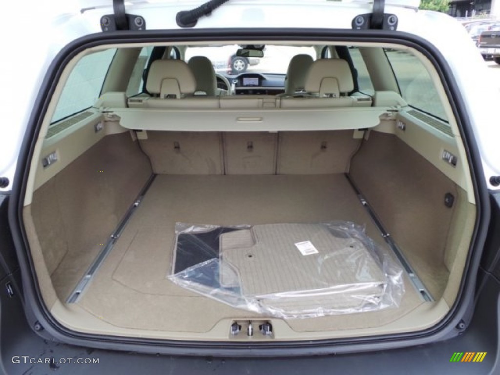 2015 Volvo XC70 T6 AWD Trunk Photo #94795536
