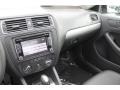 Black - Jetta SE Sedan Photo No. 11