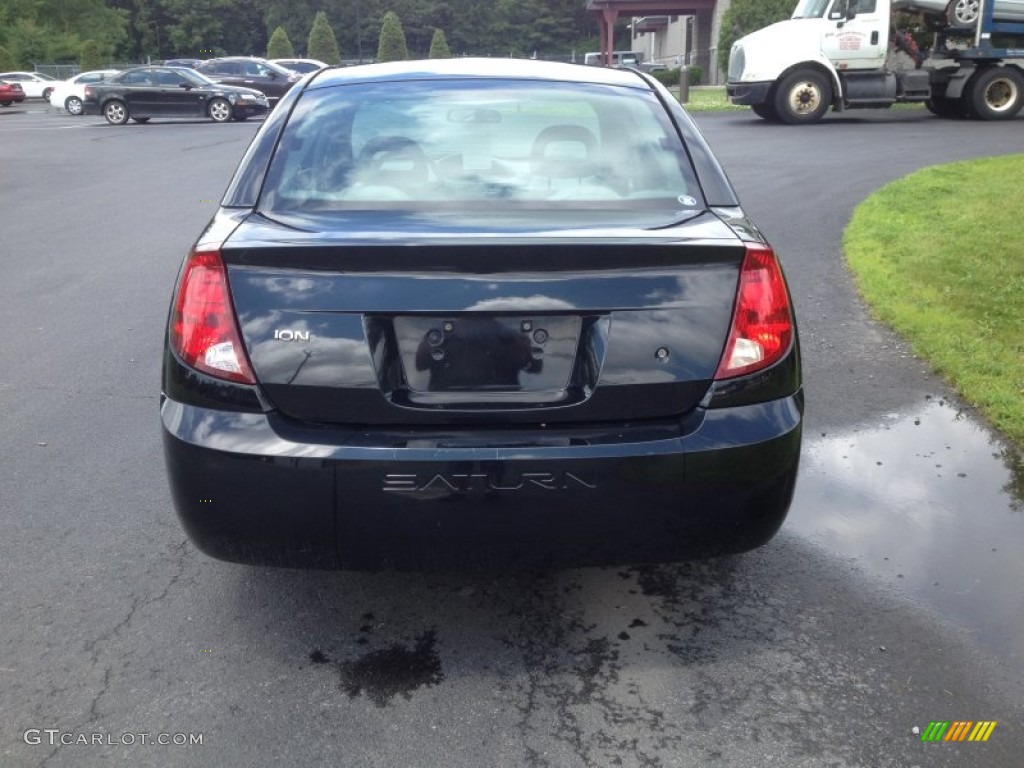 2005 ION 1 Sedan - Black Onyx / Gray photo #5