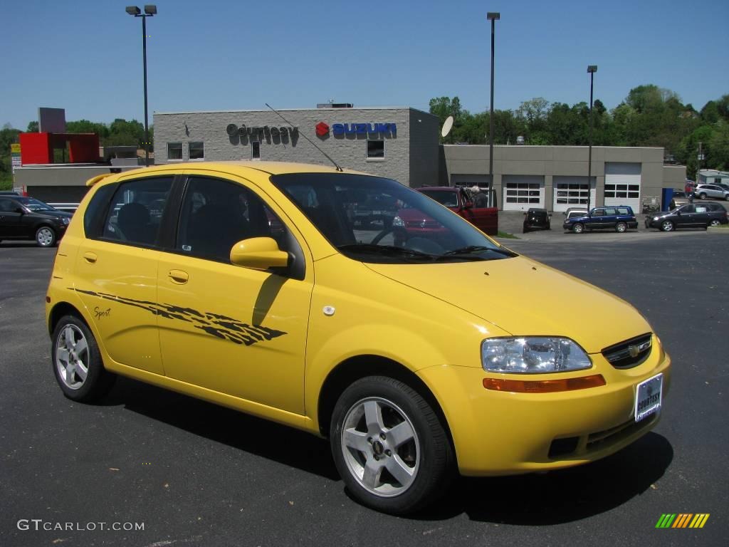 2006 Aveo LT Hatchback - Summer Yellow / Charcoal photo #1