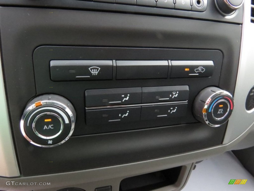 2014 Frontier SV Crew Cab - Night Armor / Steel photo #15