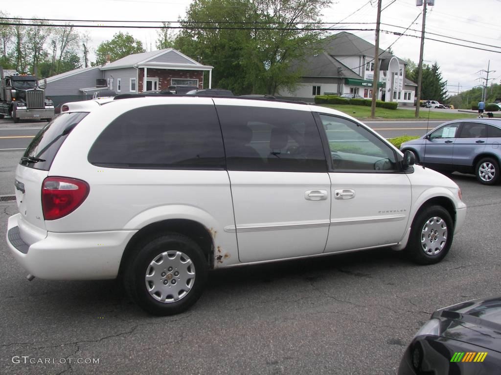 2001 Town & Country LX - Stone White / Sandstone photo #19