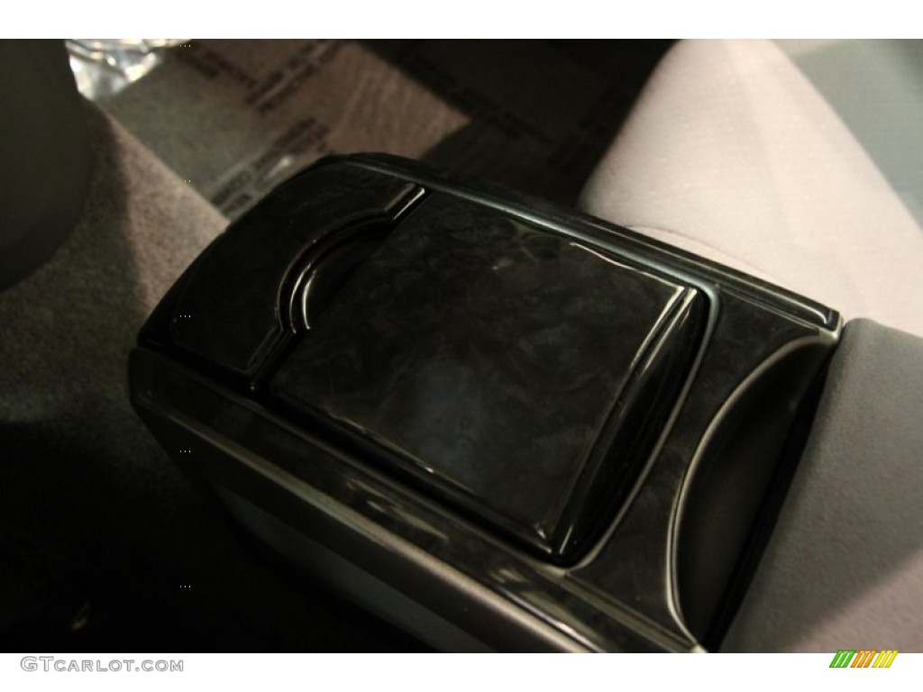 2005 Prius Hybrid - Super White / Gray/Burgundy photo #22