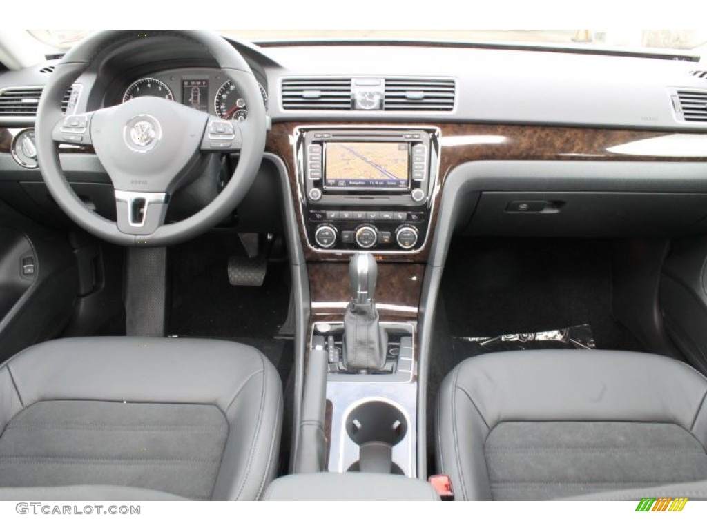 2014 Volkswagen Passat V6 SEL Premium Dashboard Photos