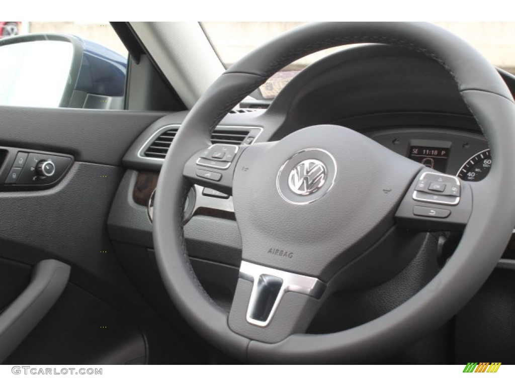 2014 Volkswagen Passat V6 SEL Premium Steering Wheel Photos