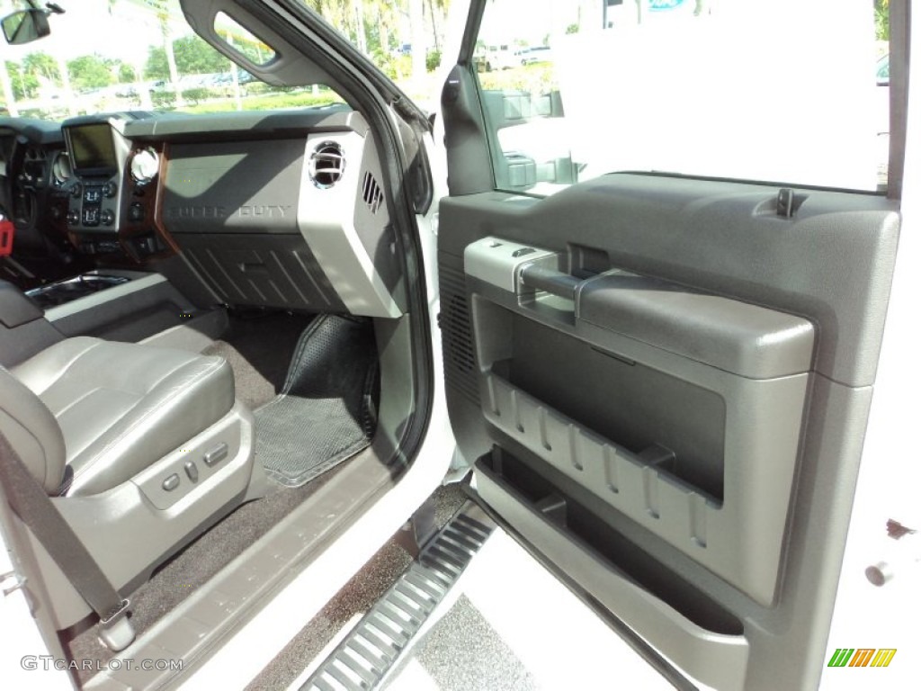 2014 F350 Super Duty XLT Crew Cab 4x4 Dually - Oxford White / Black photo #18