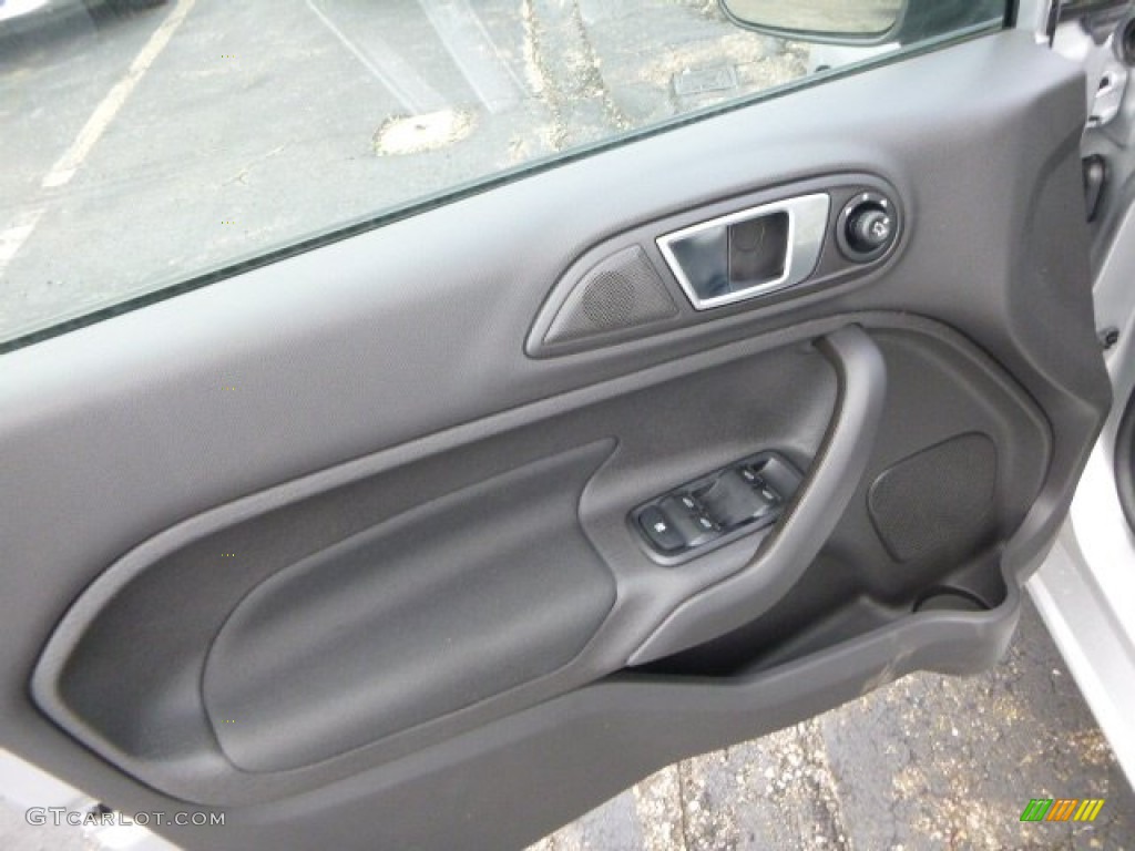 2014 Fiesta SE Sedan - Ingot Silver / Charcoal Black photo #11