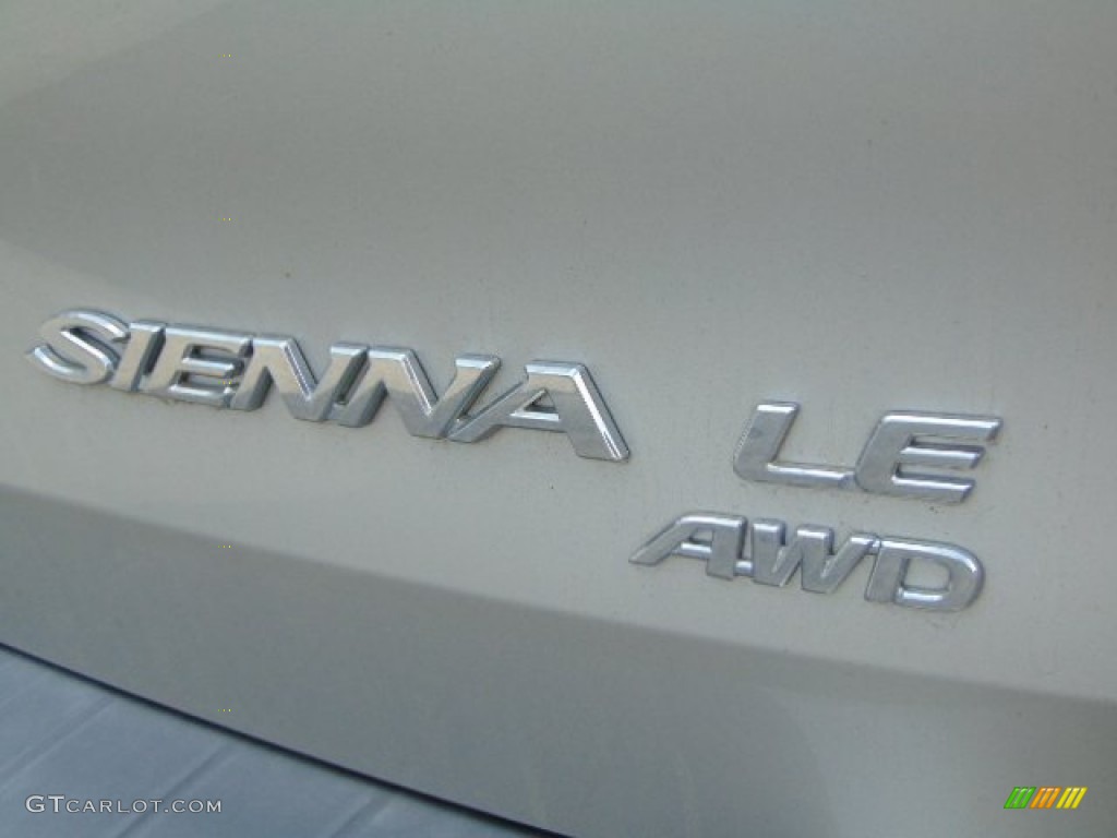 2006 Toyota Sienna LE AWD Marks and Logos Photos