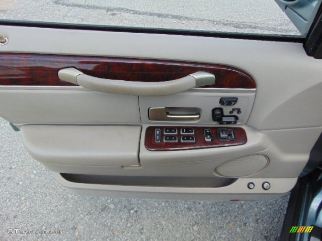2006 Lincoln Town Car Signature Limited Light Camel Door Panel Photo #94877467