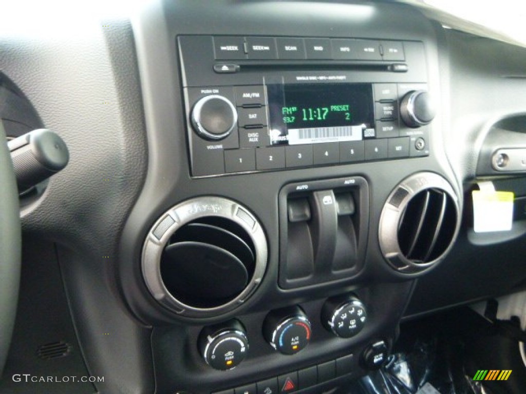 2014 Wrangler Sport 4x4 - Bright White / Black photo #19