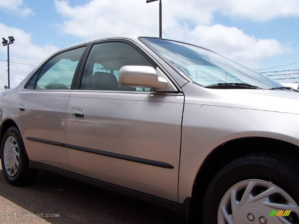 1998 Accord LX Sedan - Regent Silver Pearl / Quartz photo #16